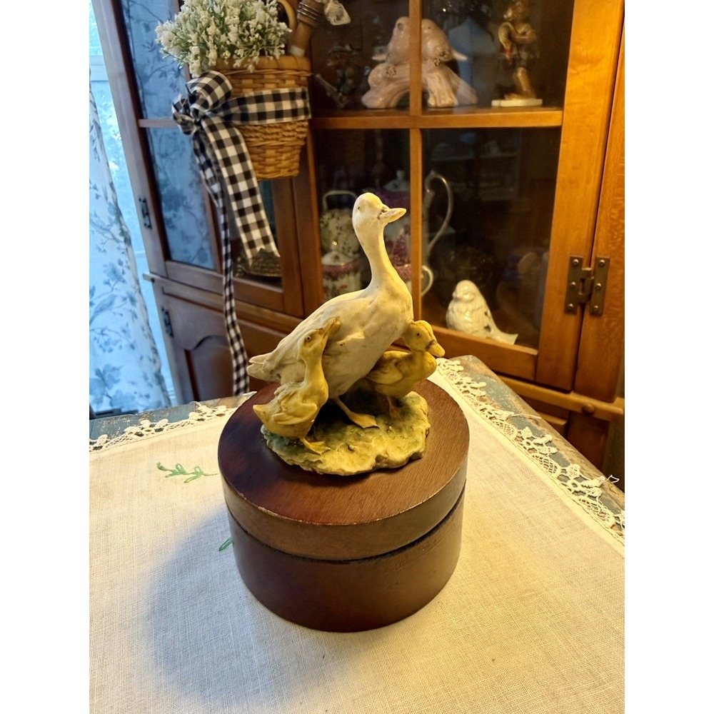 Vintage Wooden Jewlery Box With Mother and Baby Ducks MIC